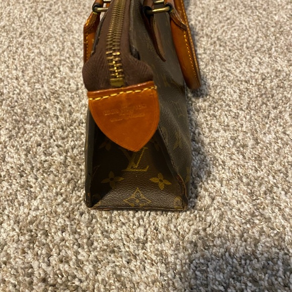 Louis Vuitton Monogram Sac Triangle Handbag - Picture 6 of 11